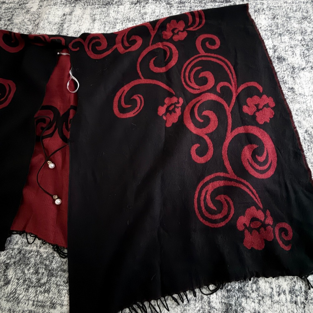 Marc New York‎ Reversible Poncho Women One Size Black Red Floral Scroll Wrap - Picture 9 of 11